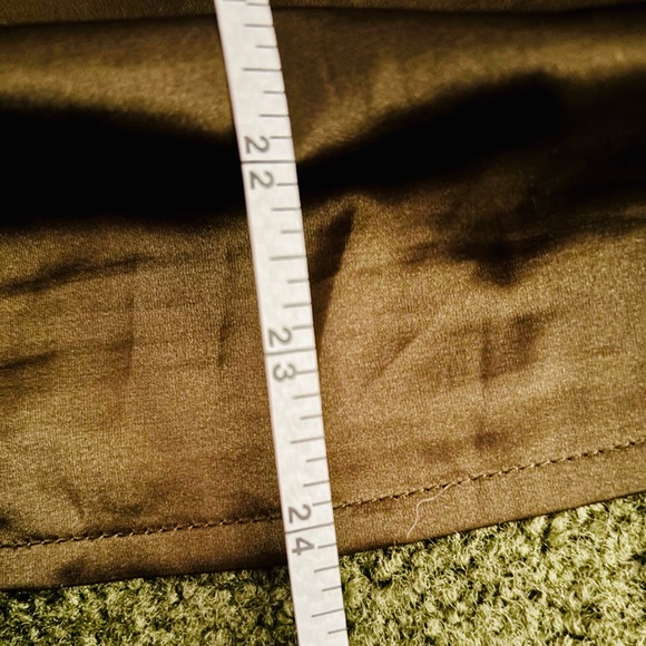 Elegant Sz L Forest Green Faux Cowl Neck Sleeveless Satin Top - Picture 9 of 9